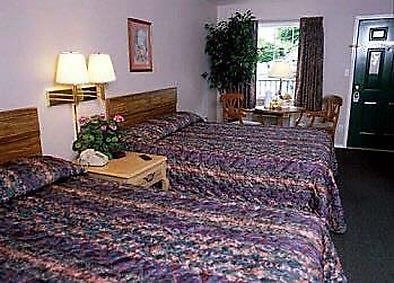 Surrey Inn Branson Habitación foto